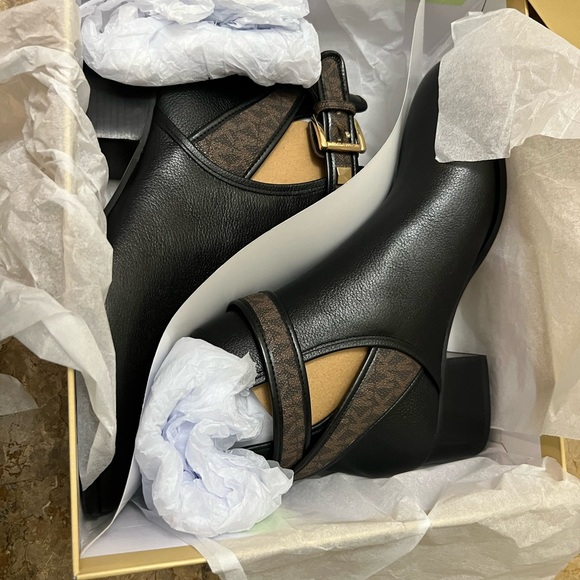 MICHAEL KORS BRITTON BOOTIE - Picture 8 of 8